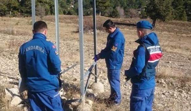 Denizli'de hırsızlar elektrik direklerine dadandı