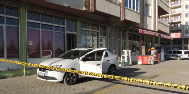 Denizli'de işadamının otomobili kurşunlandı