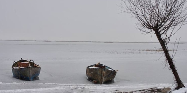 Denizli'de Işıklı Gölü dondu