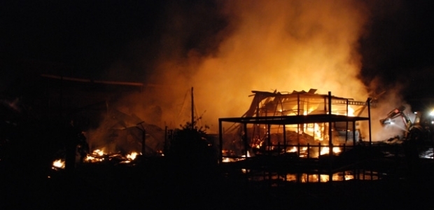 Denizli'de kereste fabrikasında yangın