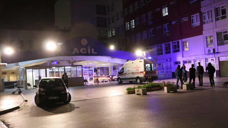 Denizli'de koronavirüs tanılı kişi, hastanenin 2. katından çarşafları bağlayarak kaçtı