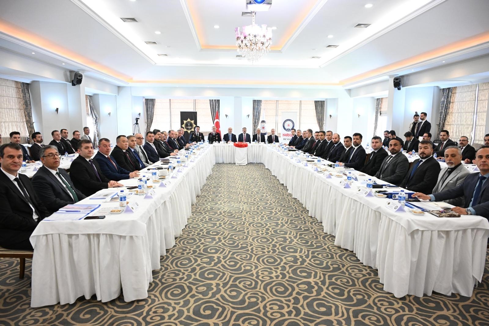 Denizli'de kritik zirve: 10 ilin Emniyet Müdürü narkotikle mücadele için buluştu