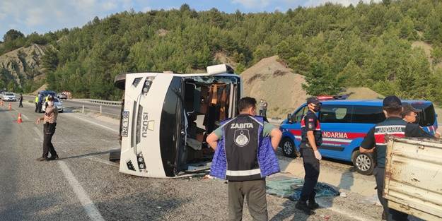 Denizli'de midibüs devrildi: Çok sayıda yaralı var
