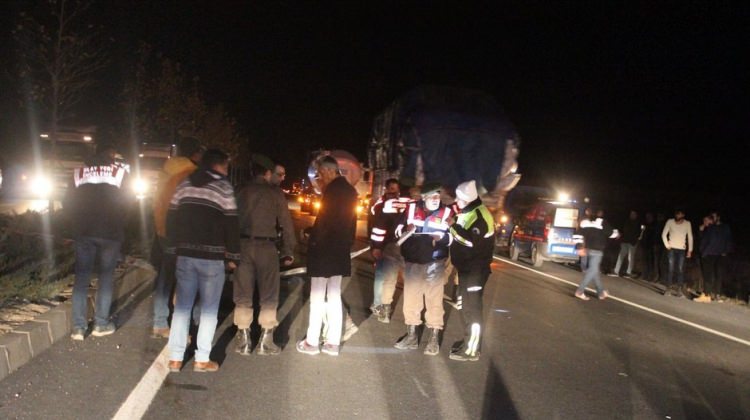 Denizli’de oğlu TIR'ın altında kalan doktorun acı feryadı