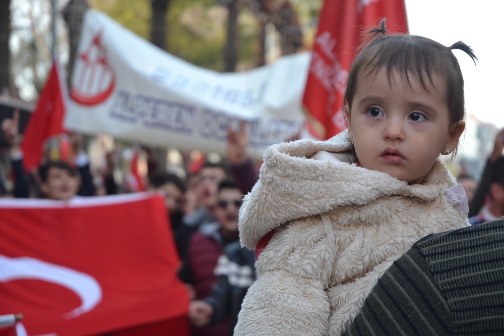 Denizli’de şehitlere saygı yürüyüşü 