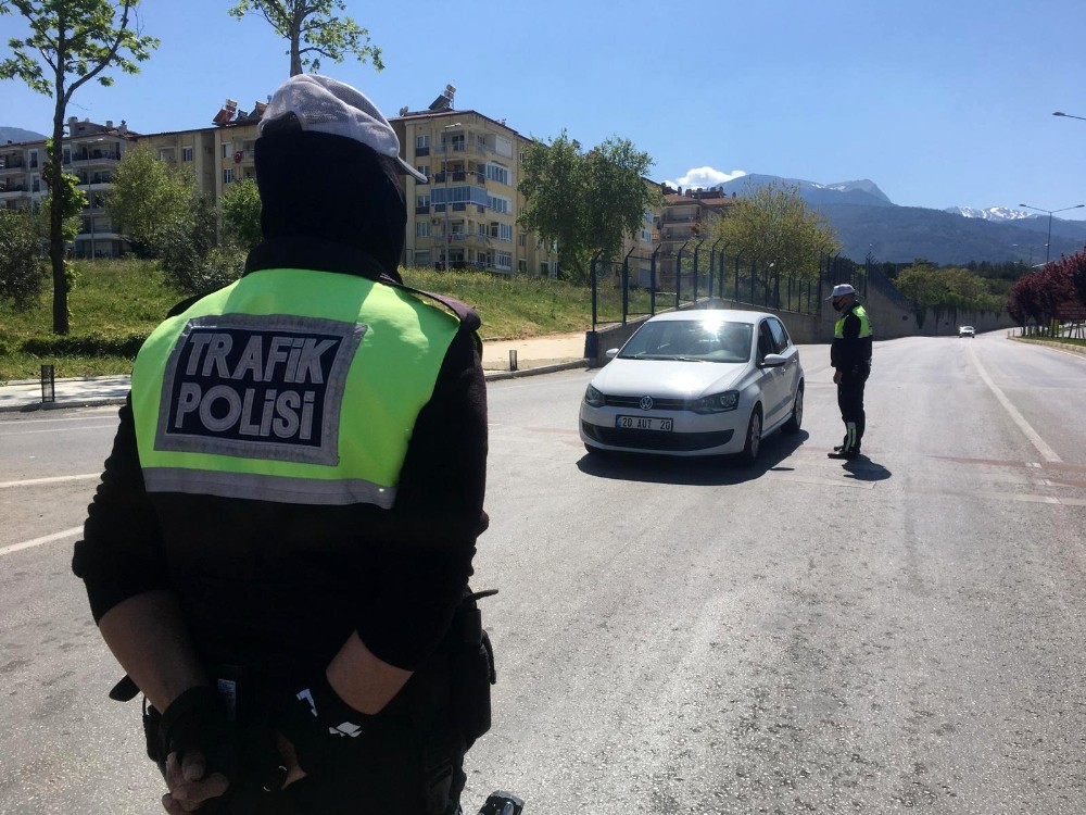 Denizli’de sokağa çıkma kısıtlamasının 4. gününde de sessizlik hakim oldu 