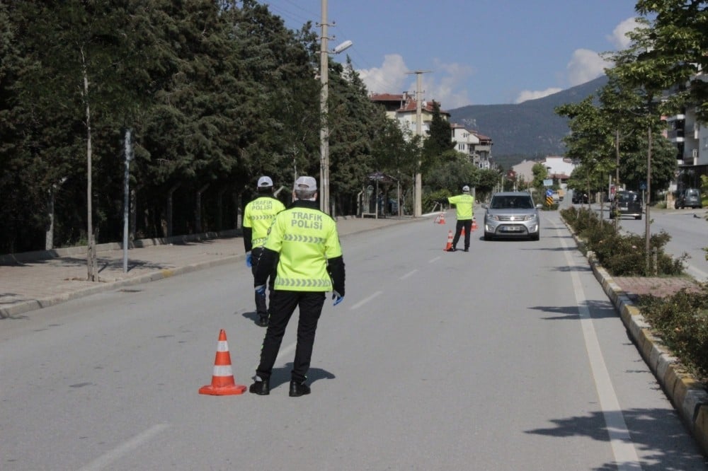 Denizli’de sürücü ve yolculara yönelik ’korona denetimi’ 