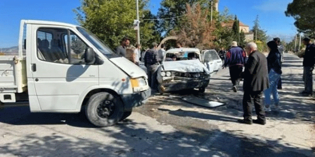 Denizli'de tır ile otomobilin çarpıştığı kazada 1 kişi öldü, 1 kişi yaralandı