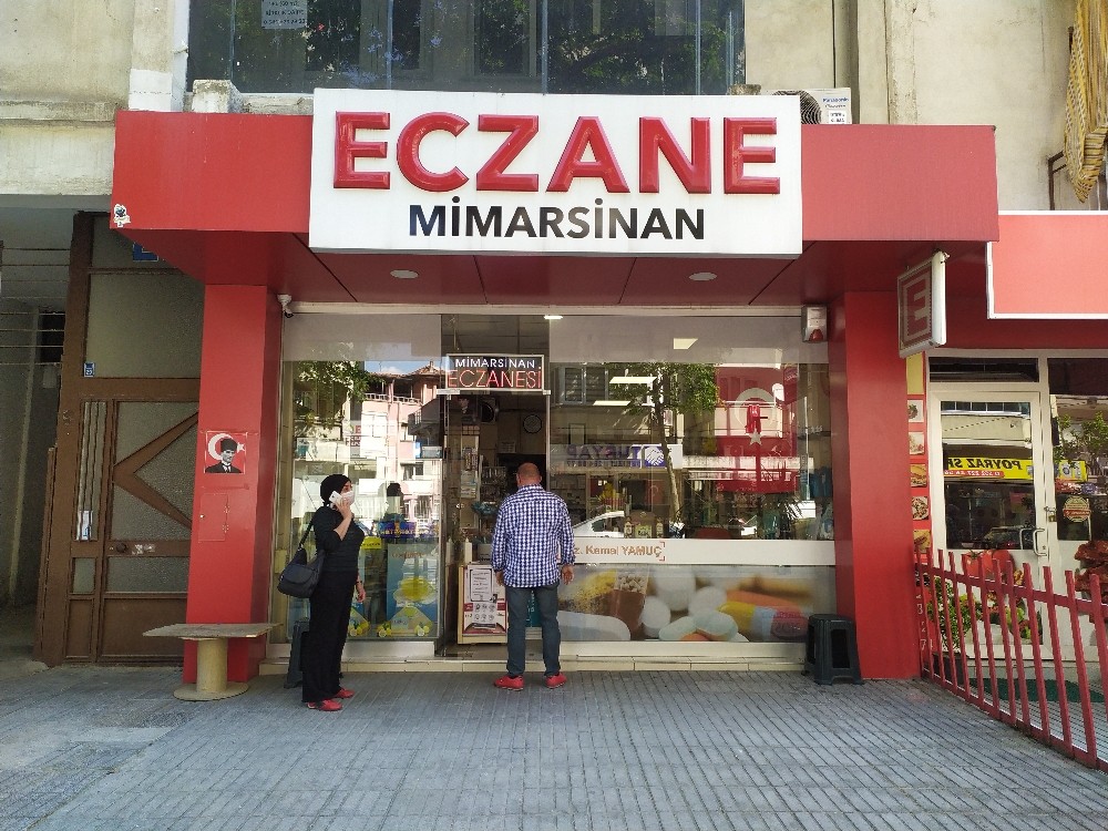 Denizli’de ücretsiz maske dağıtımına devam ediliyor 