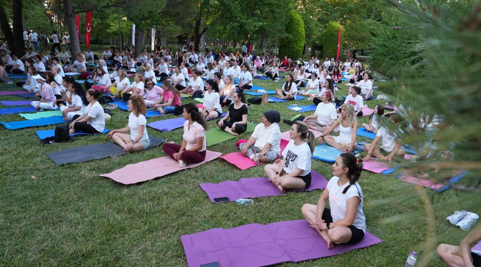 Denizli’de Yoga Etkinliği: Namaza “Gericilik” Etiketi, Yogaya “Çağdaşlık”