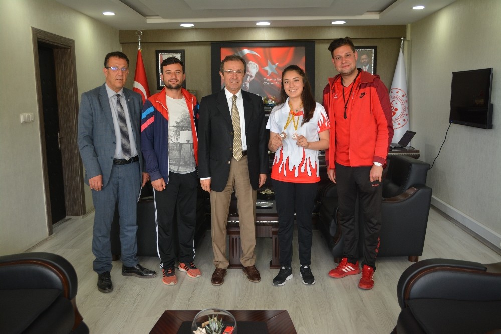 Denizlili dart sporcusu Avrupa 1.’si oldu 