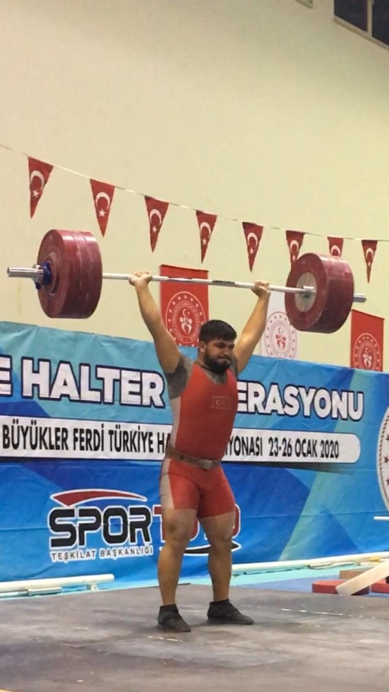 Denizlili halterci 3 ayrı kategoride Gençler Türkiye rekoru kırdı 