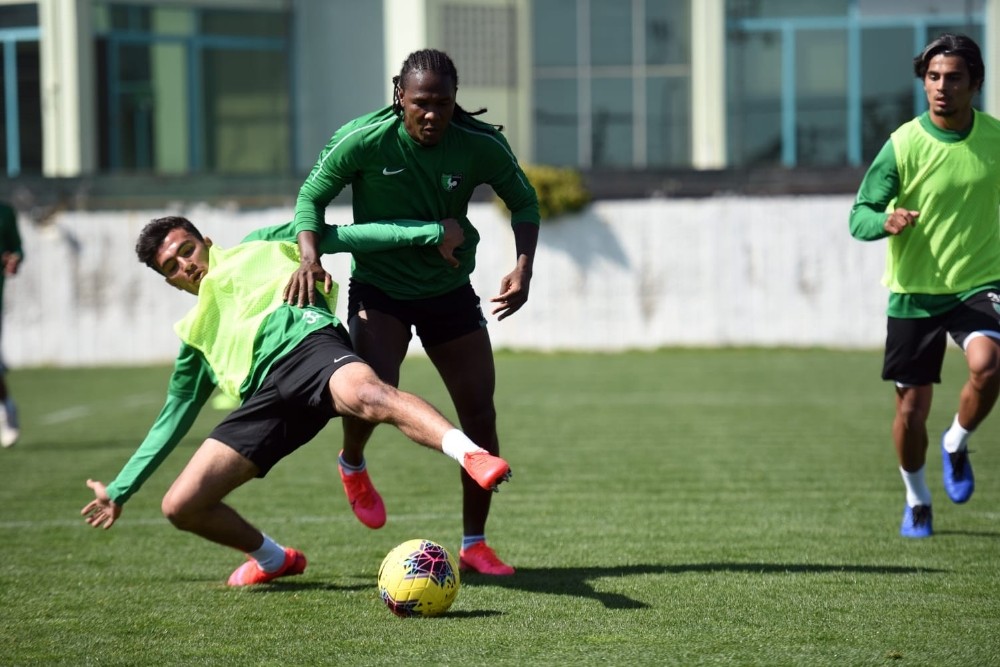 Denizlispor, Fenerbahçe maçı hazırlıklarına başladı 