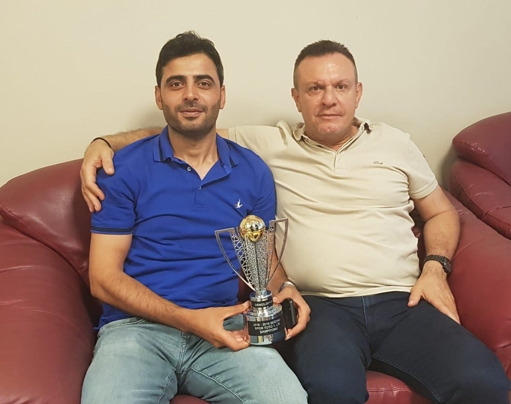 Denizlispor kazandığı kupanın minyatürünü yaptırıp satışa çıkardı 