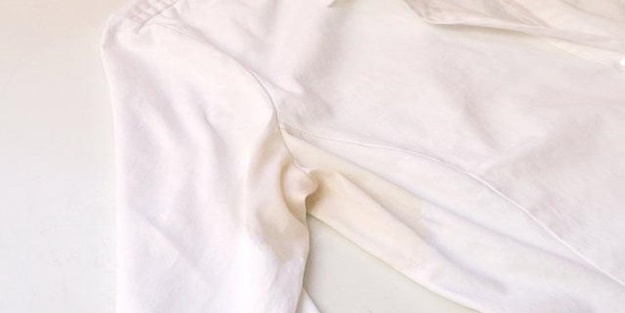 Deodorant lekesi nasıl çıkarılır?