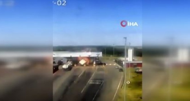 Deodorant yüklü kamyon patladı: 4 ölü, 8 yaralı