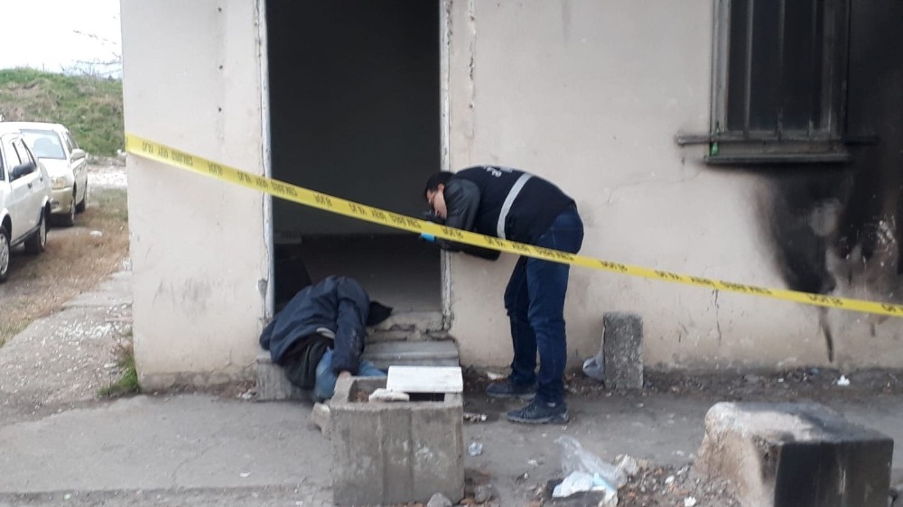 Depoda ölü bulundu 