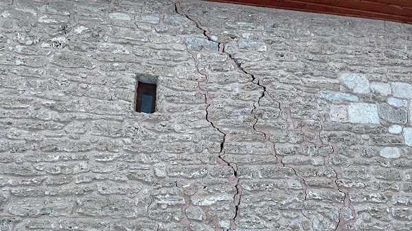 Deprem Aksaray’da da hissedildi! 500 yıllık cami bu hale geldi