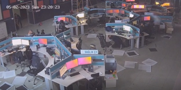 Deprem anı, 112 Acil'in güvenlik kamerasında