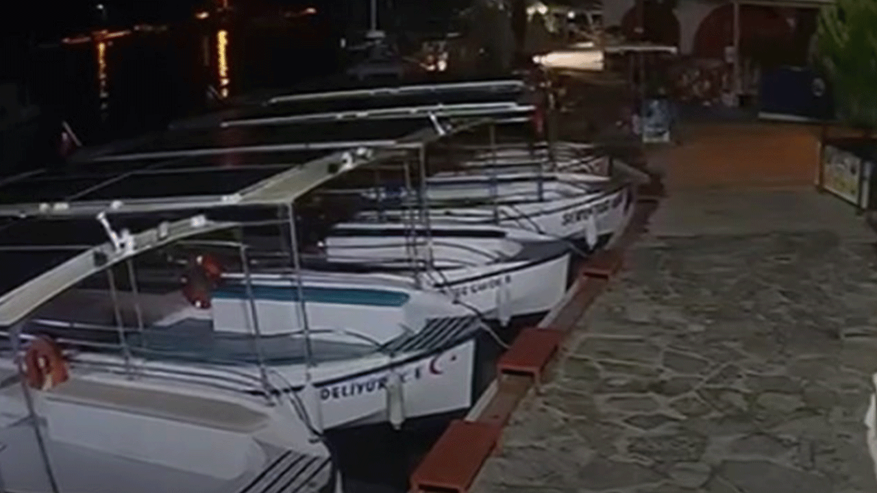 Deprem anı böyle görüntülendi! Tekneler beşik gibi sallandı!