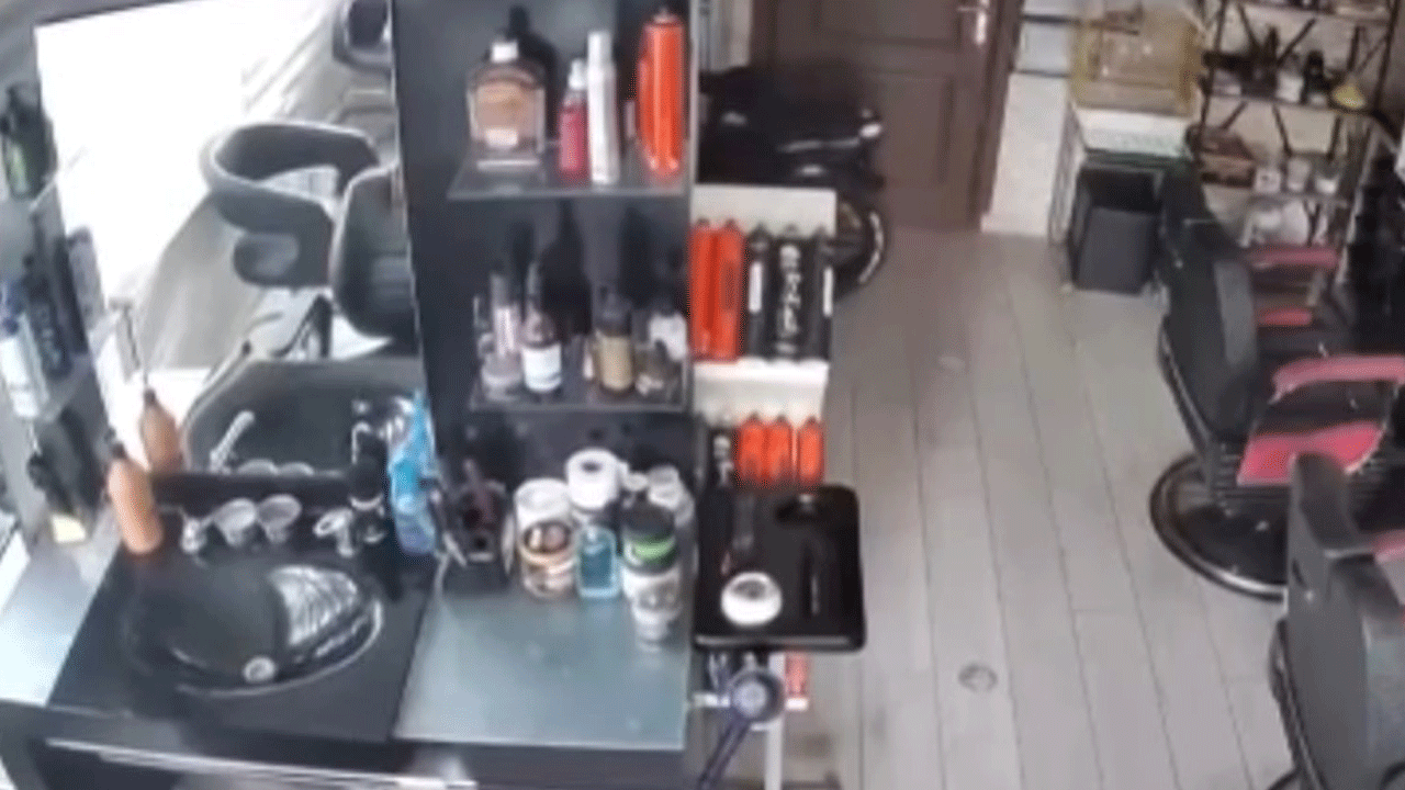 Deprem anı İstanbul'da böyle görüntülendi!