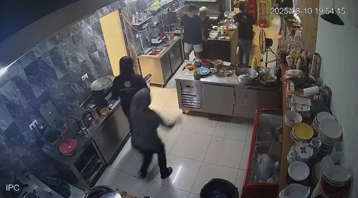 Deprem anı Manisa'da kameralara yansıdı