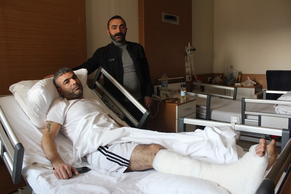 Deprem anında panik oldu aşağı atladı 