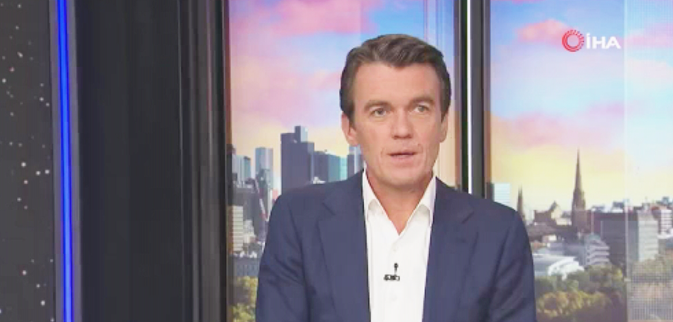 Deprem anını canlı yayında böyle yaşadı!