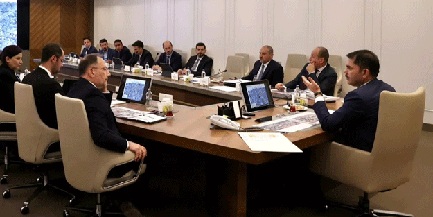 Deprem bölgesi için ilk toplantı gerçekleşti: Bakan Kurum kolları sıvadı