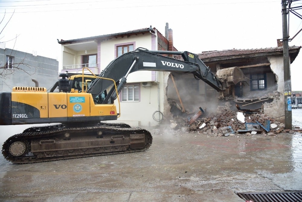 Deprem bölgesinde çalışmalar devam ediyor 