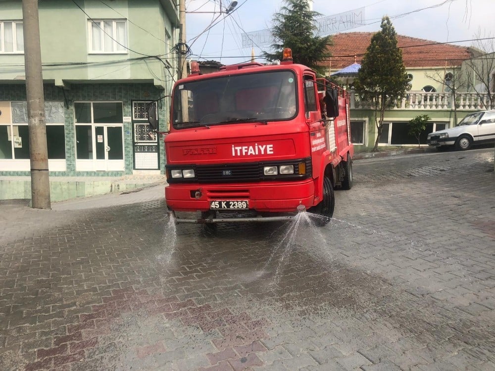 Deprem bölgesinde dezenfeksiyonlu yıkama 