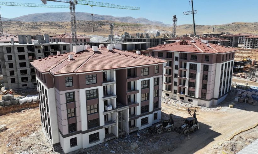 Deprem bölgesinde hummalı çalışma temposu