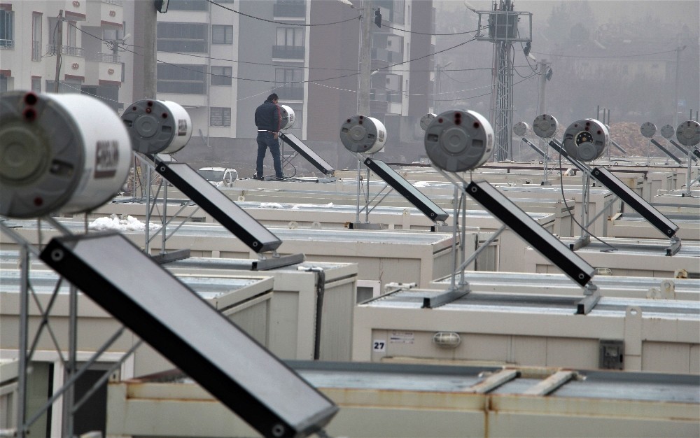 Deprem bölgesinde konteyner kent kurulumları son aşamaya geldi 