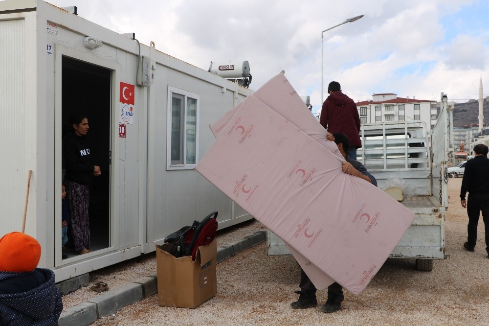 Deprem bölgesinde konteyner kente yerleşim başladı 