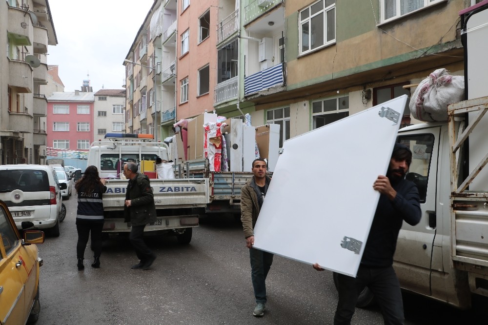 Deprem bölgesinde taşınma telaşı sürüyor 