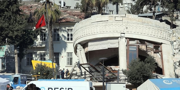 Deprem bölgesindeki esnafın Halk Bankası'na olan kredi borçları 6 ay ertelendi: Hazine karşılayacak! Açıklaması