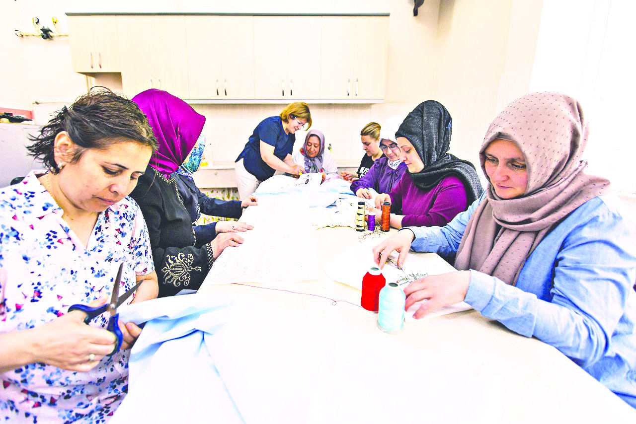 Deprem bölgesindeki halk eğitim kurslarına ilgi yoğun