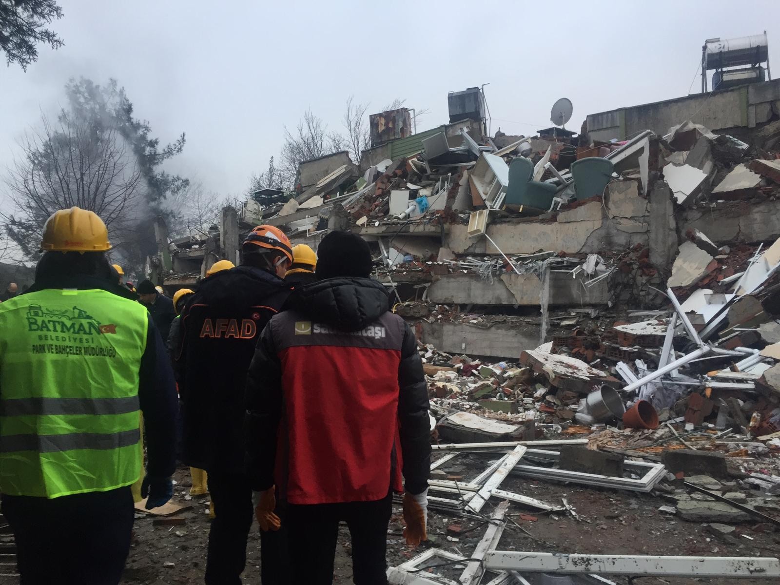 Deprem bölgesinden yürek yakan haber! AFAD gönüllüsü hayatını kaybetti