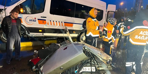 Deprem bölgesine gidiyordu! AFAD aracı kaza yaptı: 1 ölü, 9 yaralı