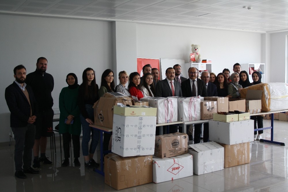 Deprem bölgesine yardımlar sürüyor 