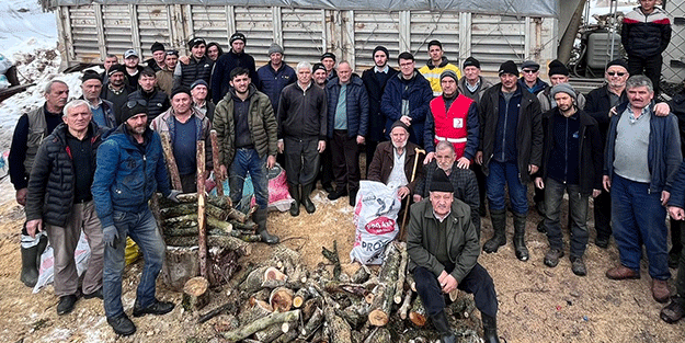 Deprem çadırlarına sobalar Metal’den, odunlar köylülerden