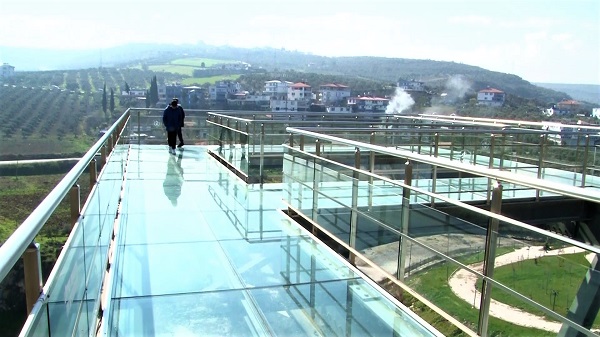 Deprem cam terasa zarar verdi mi?