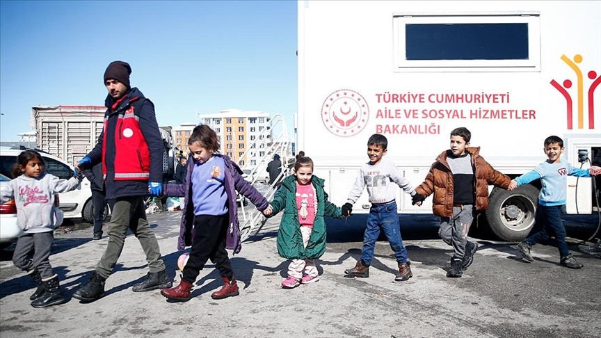 Deprem çocukları için flaş çağrı