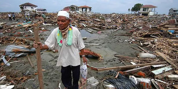 Deprem felaketini yaşayan Endonezya'da kurtarma çalışmaları devam ediyor