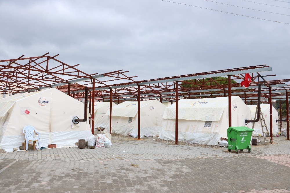 Deprem korkusu evlerini unutturdu 