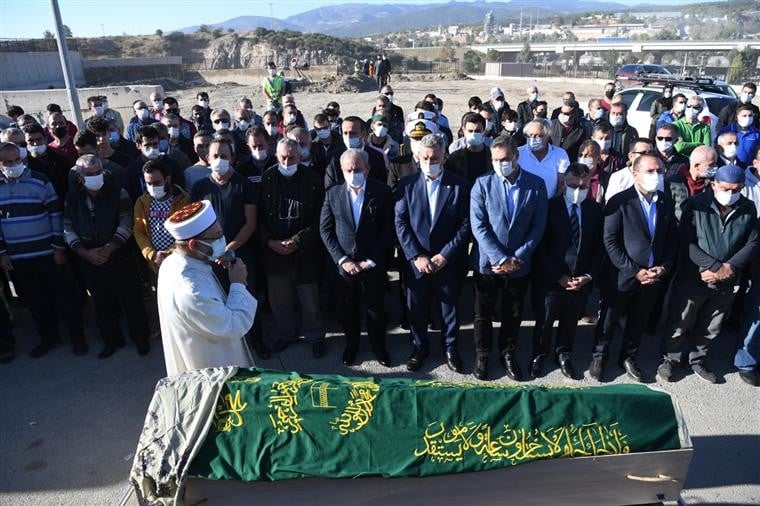Deprem kurbanlarına hüzünlü veda