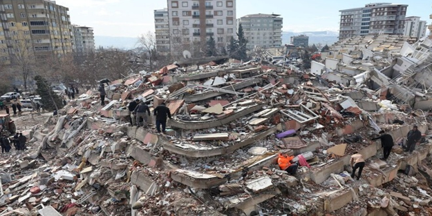 Deprem öldürmez müteahhit öldürür! Galeria Sitesi projelere aykırı inşa edilmiş!