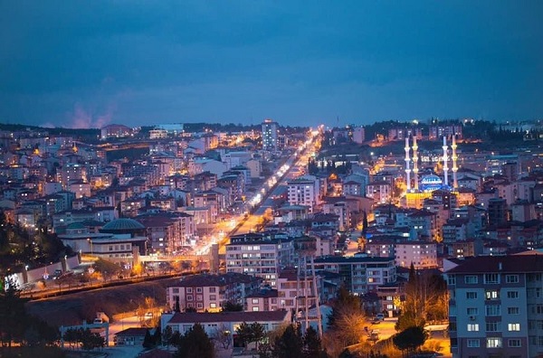 Deprem paniğiyle vatandaşlar sokaklarda sabahladı!