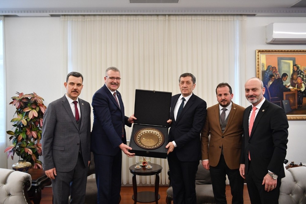 Deprem sebebiyle yıkılan okulun altına otopark inşa edilecek 