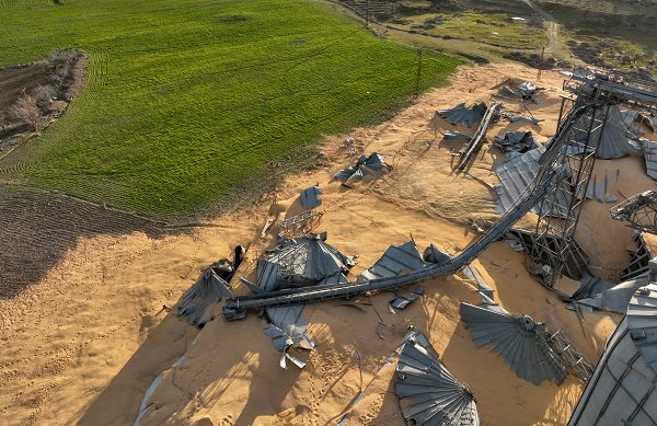 Deprem siloları hasar gördü